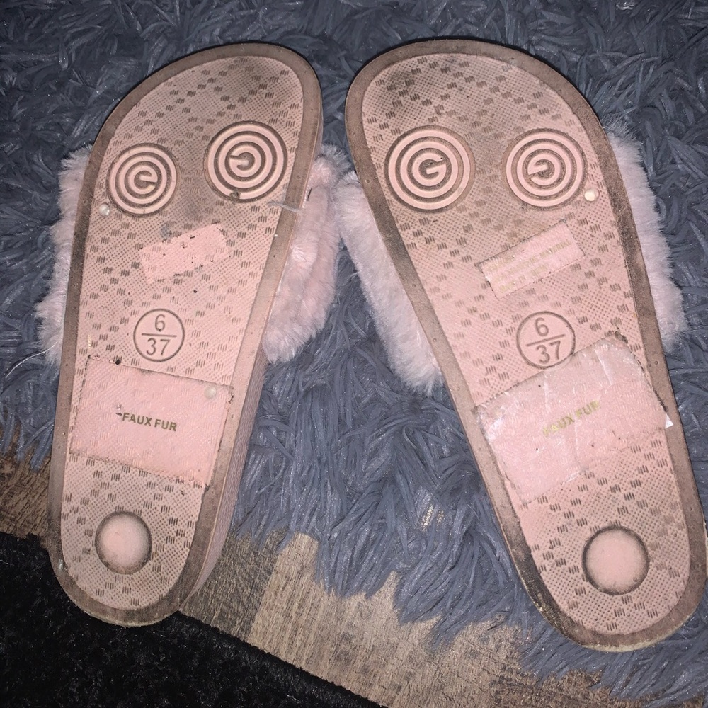 ROUGE OPEN TOE FUZZY SLIPPER SLIDE SANDAL - Picture 3 of 3